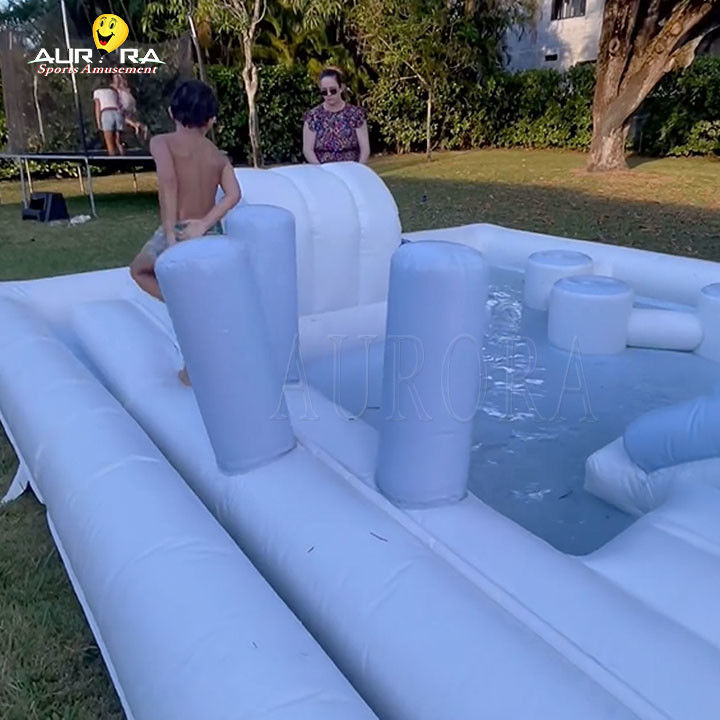 সাদা বহিরঙ্গন inflatable নরম খেলার সরঞ্জাম খেলার মাঠ জল স্লাইড পুল বাচ্চাদের জন্য