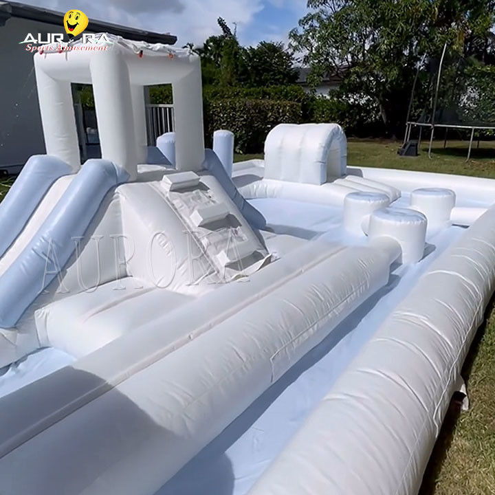 সাদা বহিরঙ্গন inflatable নরম খেলার সরঞ্জাম খেলার মাঠ জল স্লাইড পুল বাচ্চাদের জন্য