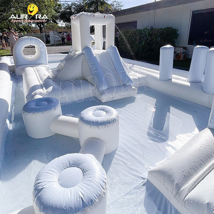 সাদা বহিরঙ্গন inflatable নরম খেলার সরঞ্জাম খেলার মাঠ জল স্লাইড পুল বাচ্চাদের জন্য