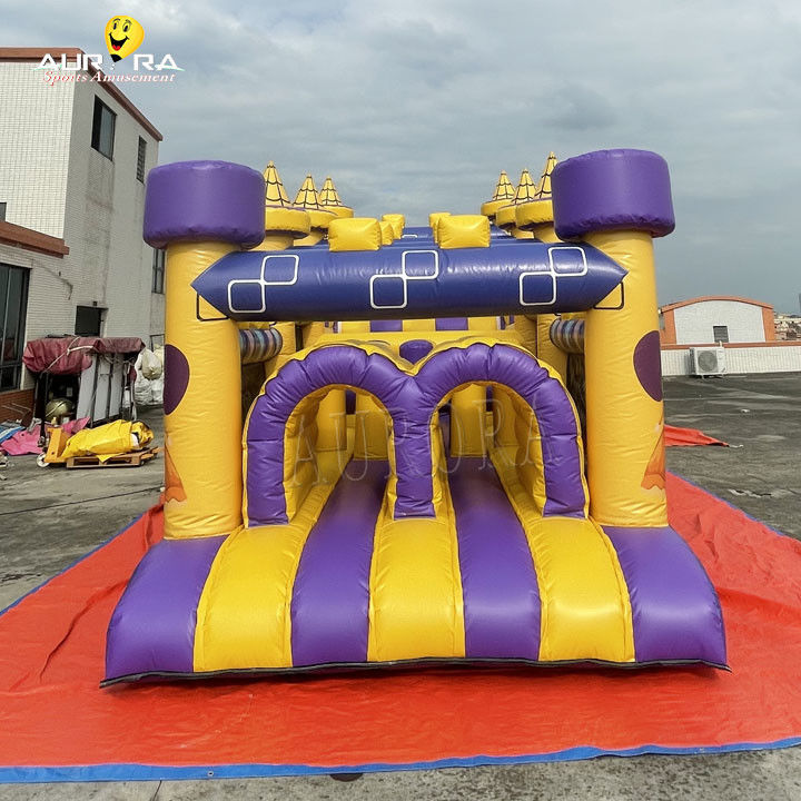 স্লাইড সহ বাণিজ্যিক inflatable বাধা কোর্স জলরোধী হলুদ বেগুনি রঙ