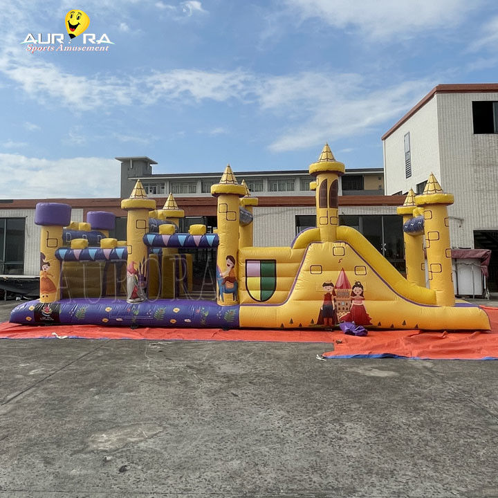 স্লাইড সহ বাণিজ্যিক inflatable বাধা কোর্স জলরোধী হলুদ বেগুনি রঙ