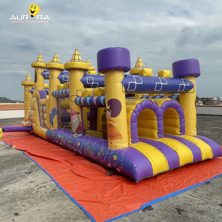 স্লাইড সহ বাণিজ্যিক inflatable বাধা কোর্স জলরোধী হলুদ বেগুনি রঙ